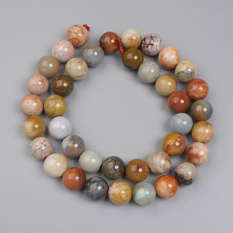 Beads: agat? Wait actual stone: 