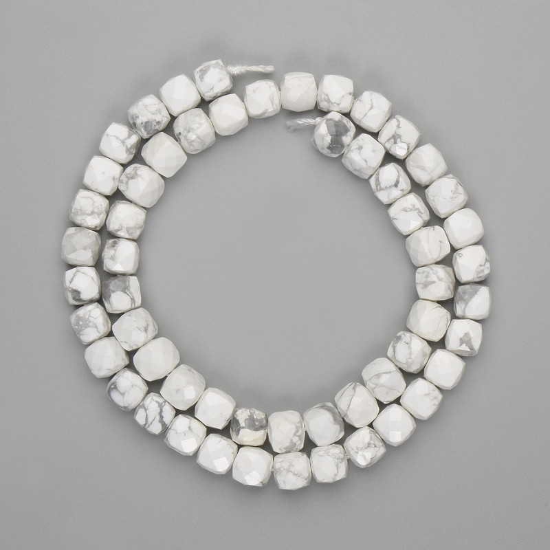 Howlite Beads Faceted Cube 7x7mm, on Thread, 39cm ±