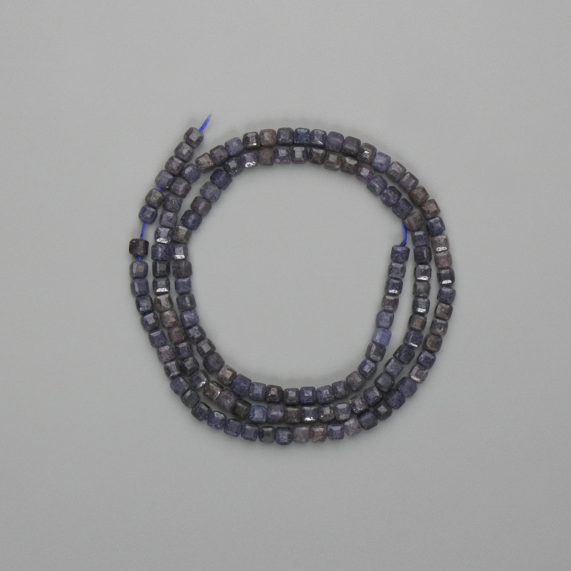 Sapphire Beads, Faceted Cube 3x3mm ±, Thread Length 39cm ±