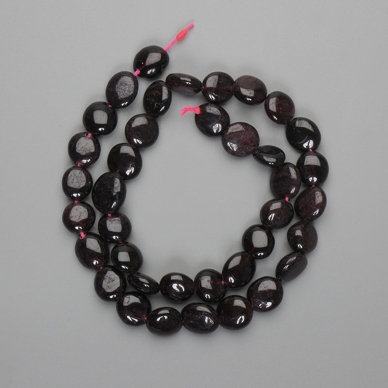 Garnet Beads, Coin-shaped 9-10x9-10 mm, on a thread, 41 cm ±