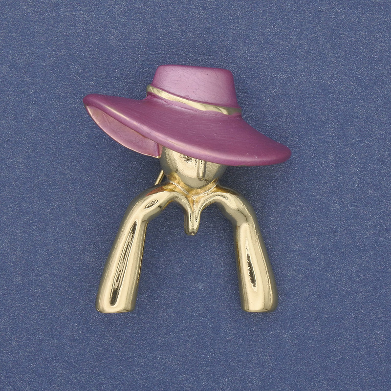 Brooch: Girl in a Pink Hat, Gold-toned Metal 34x30mm+