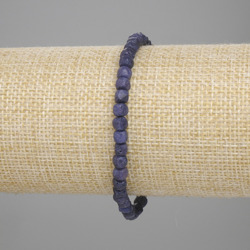 Sapphire bracelet faceted cube, diameter 4x4mm +- , length 18cm +- stretch