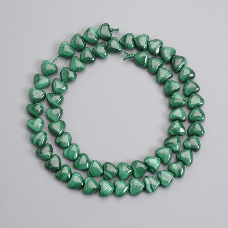 Natural stone beads Malachite heart 8x7-7.5 mm+- on a thread length 39 cm+-