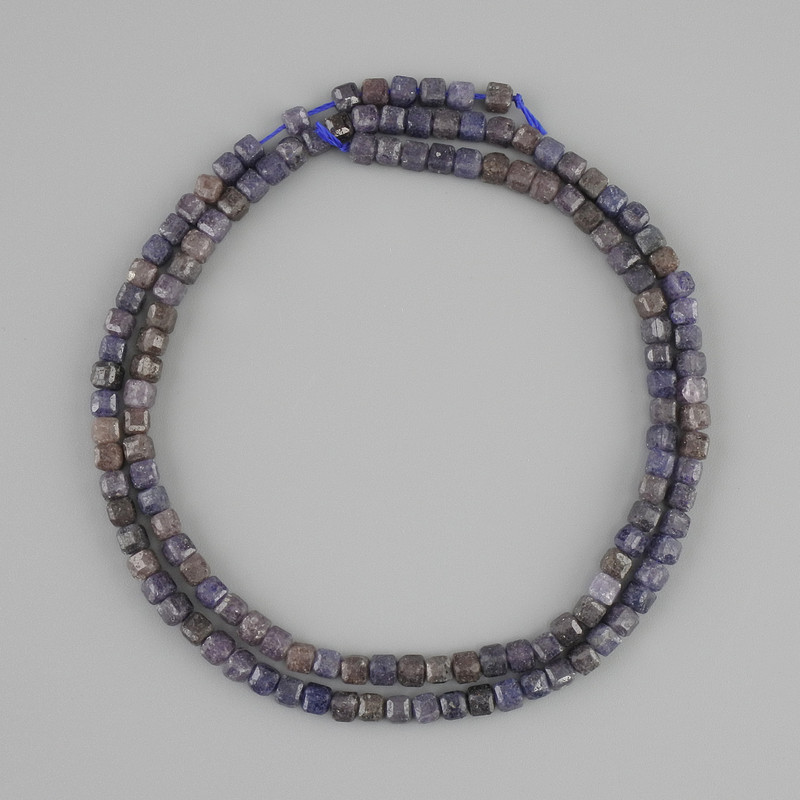 Sapphire beads faceted cube, diameter 3x3mm +/-, length 39cm +/-