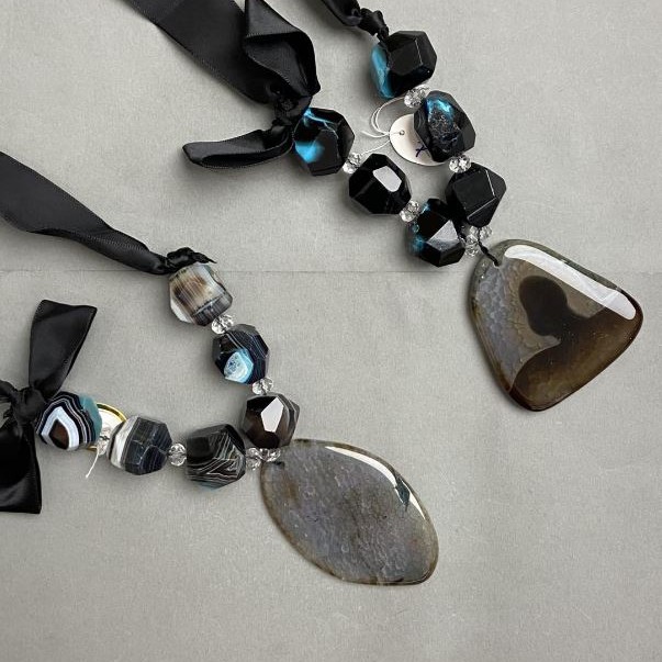 Necklace-collier Agate Czech crystal on a ribbon, length 62 cm+