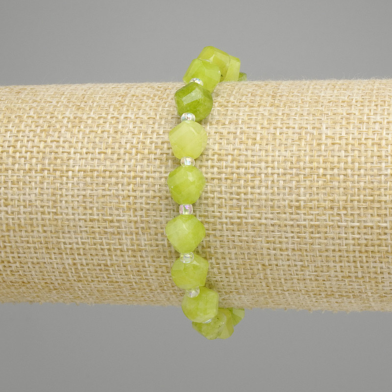 Bracelet Chrysolite Olivine faceted rhombus, diameter 7-8x7-7, 5mm+- seed beads 3mm+-, length 18cm +- stretch