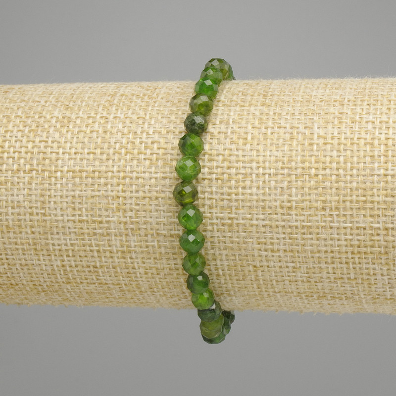 Diopside bracelet faceted bead, diameter 5 mm +/-, length 18 cm +/- stretch