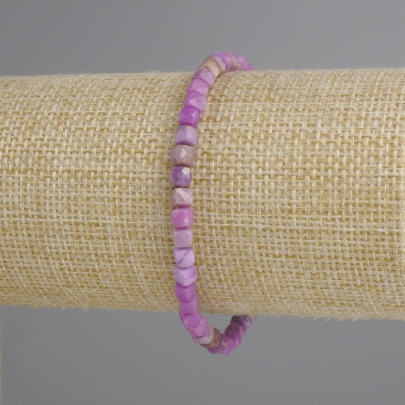 Phosphosiderite bracelet faceted cube, diameter 4x4mm +/-, length 18cm +/- stretch