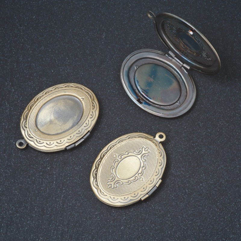 Locket Pendant Finding with Clasp, Bronze Metal Color, 3 x 2.4cm