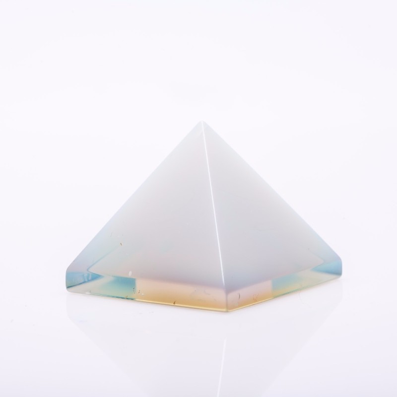 Souvenir Pyramid Moonstone Pressed, height (+-)25mm, length (+-)30mm