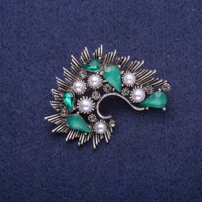 Sale! Accent Brooch with Green Crystals and Imitation Pearls, Silver-Tone Metal 35x45mm