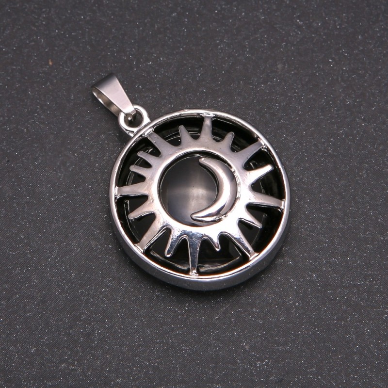 Pendant with Natural Agate in a Gold-tone Setting "Sun", diameter 27mm