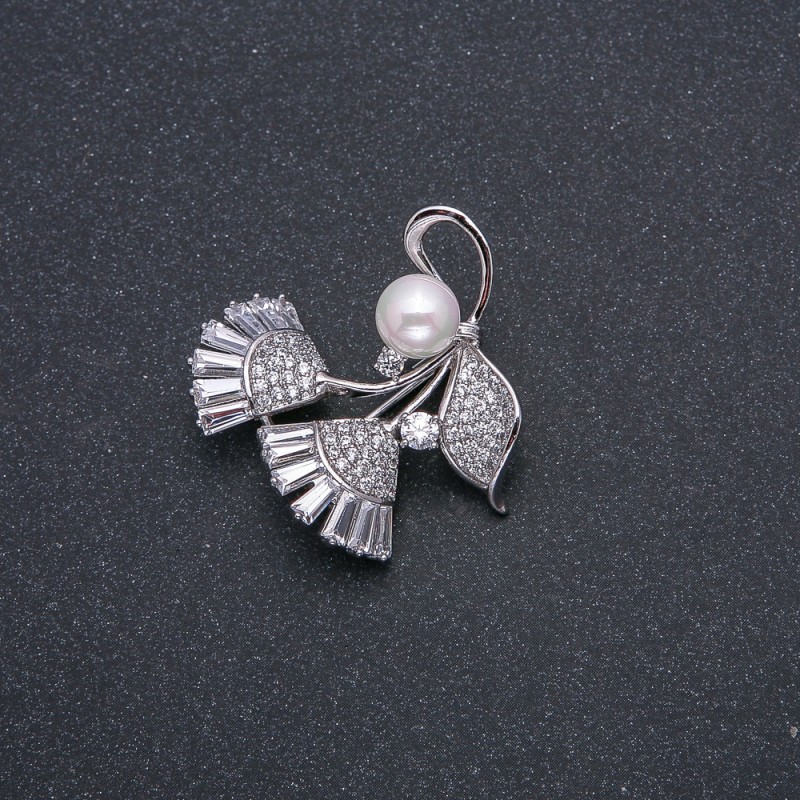 Xuping Rhodium Brooch with Pearl, Diameter 8mm +/-, White Stones and Rhinestones, 33x31mm +