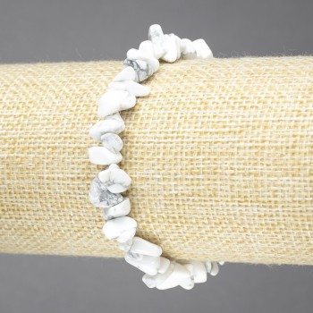 Bracelet on elastic natural howlite chip, 6-8 mm diameter