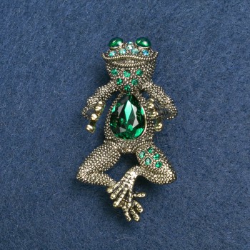 Brooch Frog in golden metal, green and gasoline-colored rhinestones 36×12mm +