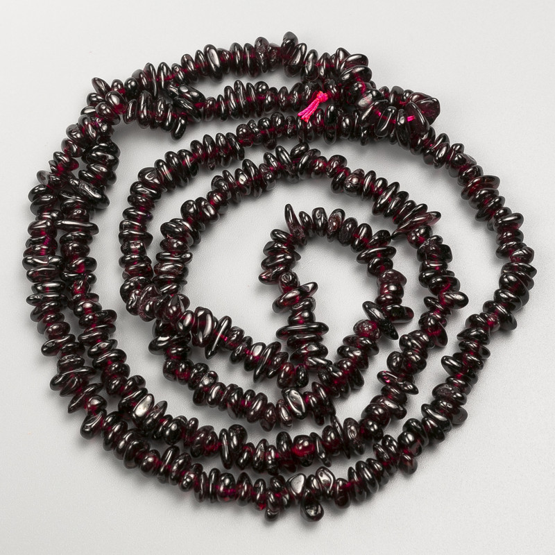 Garnet Beads natural stone chip, diameter 5-8, 5×3 mm±, length 80 cm± on thread