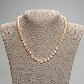 Necklace of pink freshwater pearls oval, diameter 7mm, length 42cm