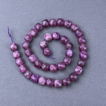 Garnet? Wait: Turmaline: Turmaline natural stone faceted cube beads on thread, diameter 9x9 mm, length 38cm