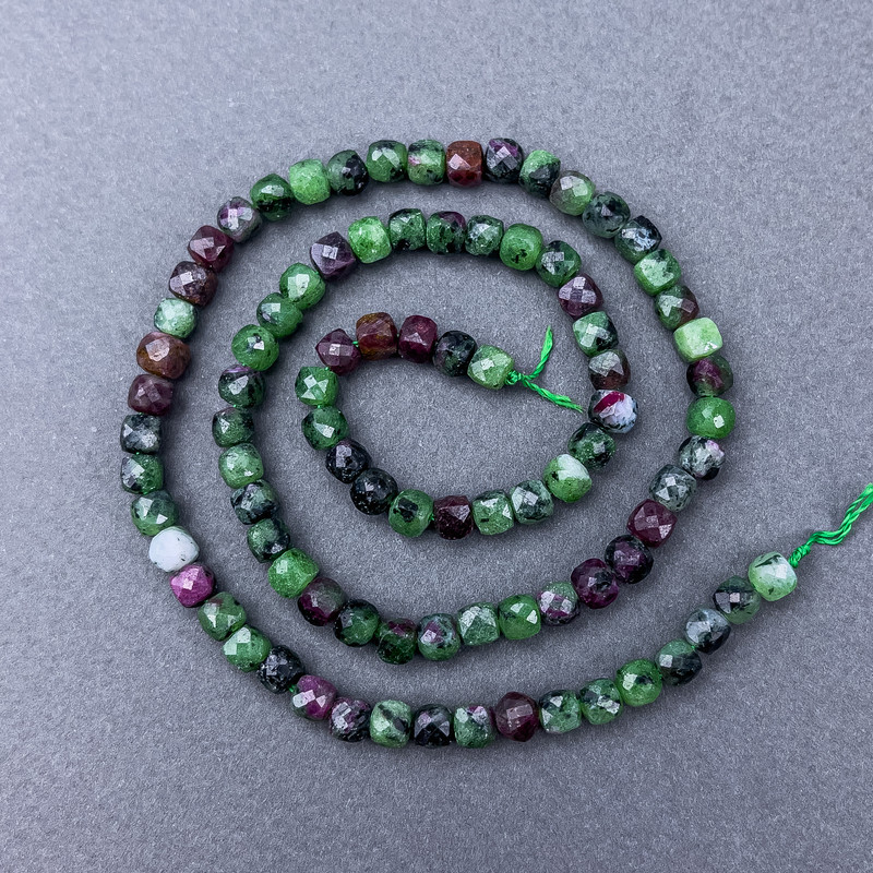 Zoisite Beads, Natural Stone, Faceted Cube, on Thread, 4×4 mm ±, Length 38 cm ±