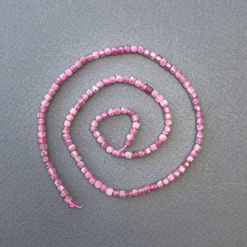Tourmaline Beads on a Thread Natural Stone Cube, diameter 3×3 mm ±, length 40 cm +