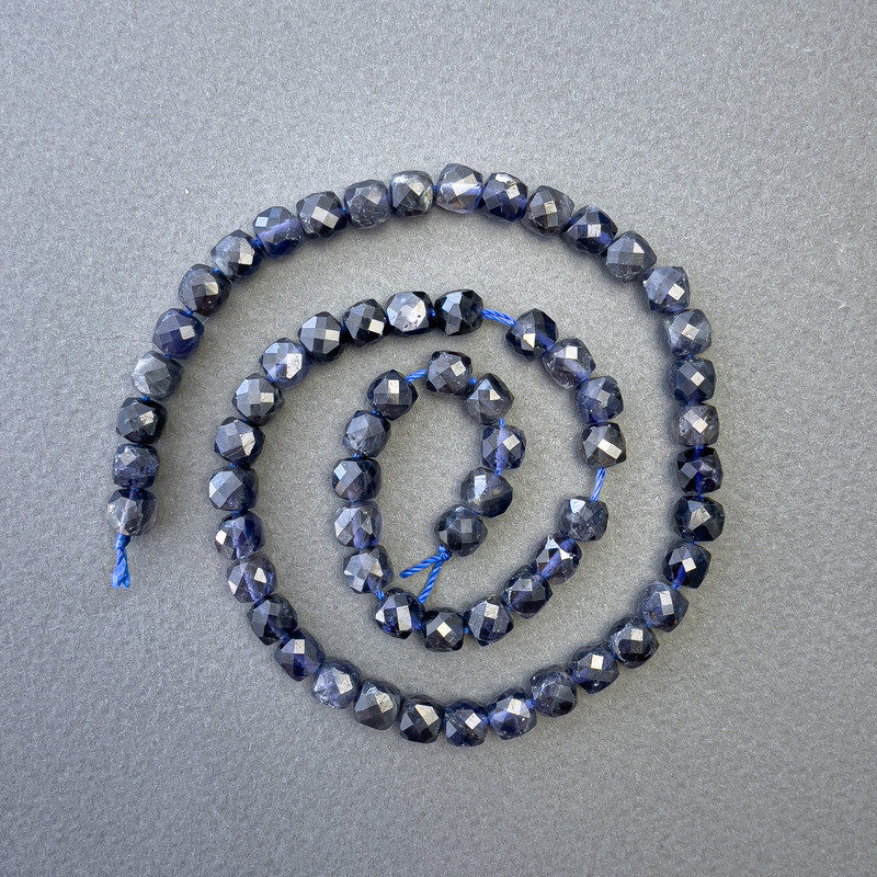 Iolite Beads, natural stone, faceted cube, 6x6 mm, length 39 cm on thread