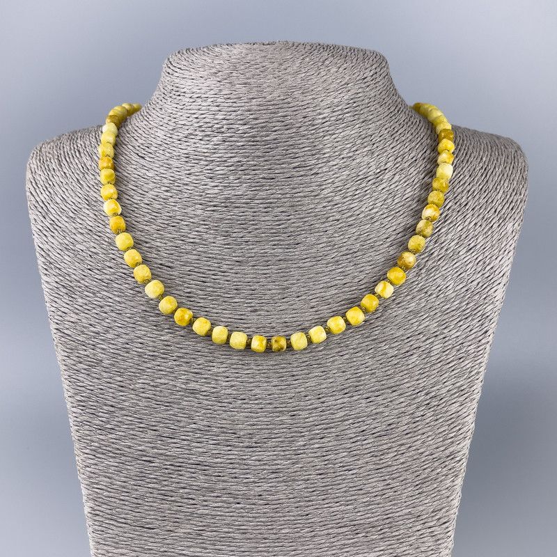 Necklace of yellow jadeite natural gemstone, faceted cube, 5x5 mm, diameter 5.5 mm ±, length 50 cm ±