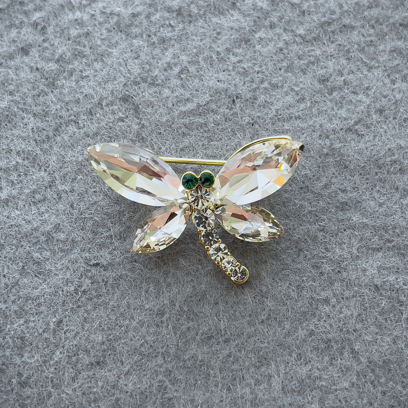 Brooch 'Butterfly' with white crystals on golden metal 20x28 mm+