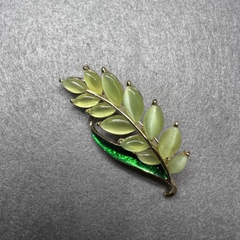 Brooch Branch with green cat's eye and green enamel on golden metal 22x47mm